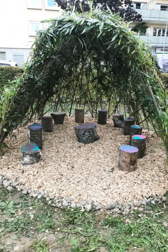 Nadine Rogger - partizipative Gartenprojekte - Weidenbau - Tipi fertig 